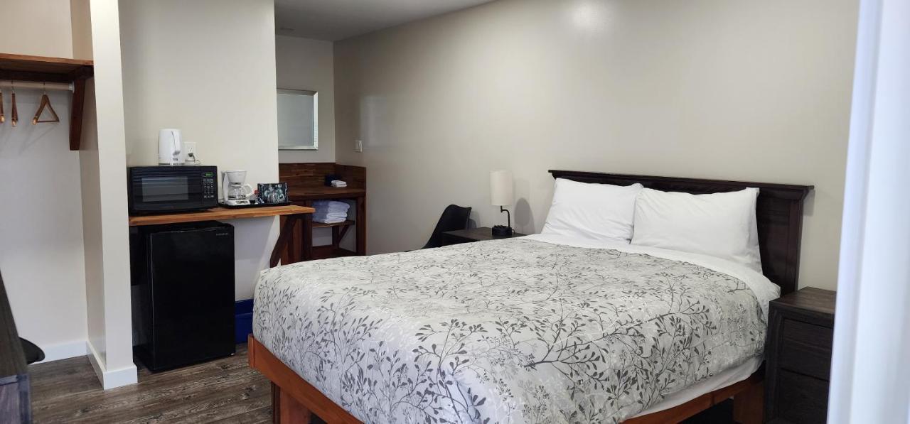 Meares Vista Inn Tofino Extérieur photo
