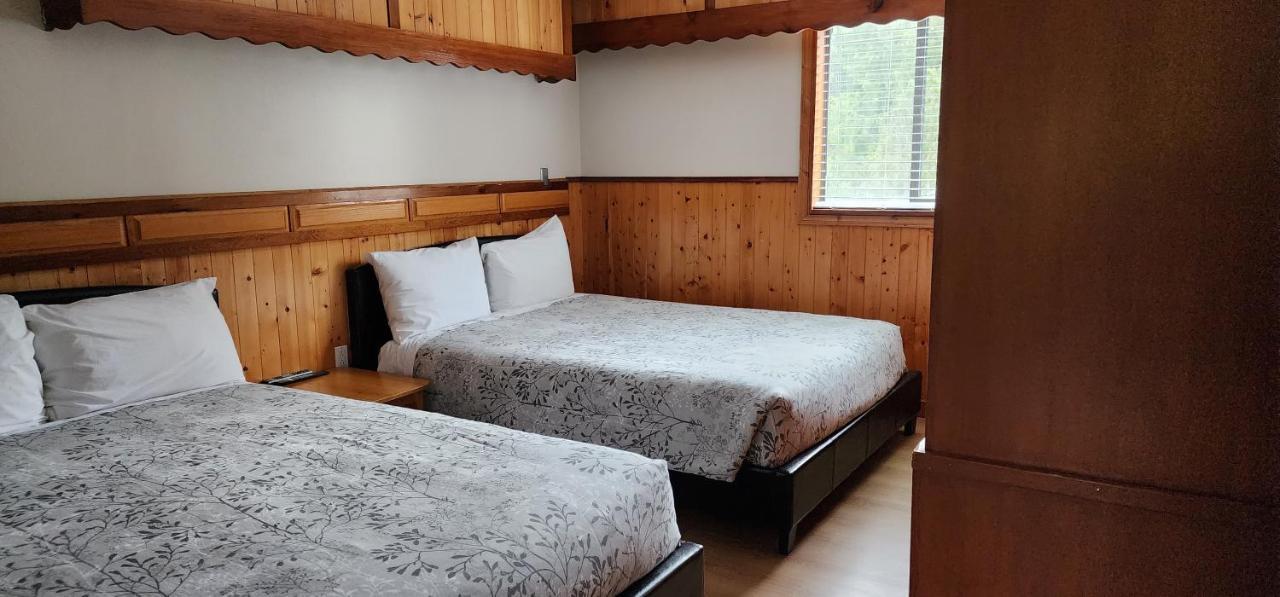 Meares Vista Inn Tofino Extérieur photo